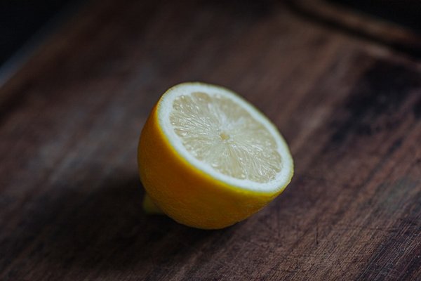 Close-up of half a lemon on a wooden board, symbolizing Sorrento's iconic citrus fruits.