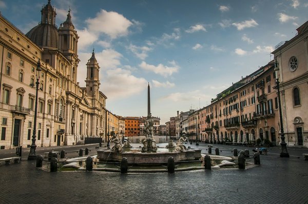 Piazza Navona con la chiesa di Sant'Agnese in Agone e la Fontana dei Quattro Fiumi.