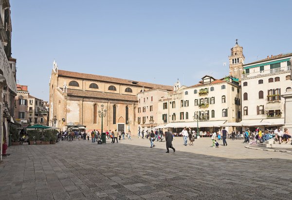 Campo Santo Stefano a Venezia, sede del mercatino di Natale della città ogni dicembre.