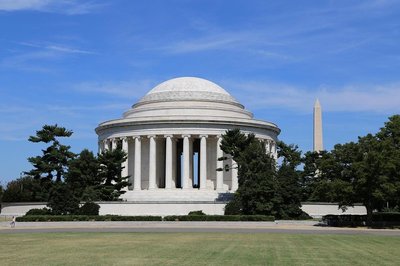 Panoramic view of the Jefferson Memorial and the Washington Monument in Washington DC with clear blue skies.